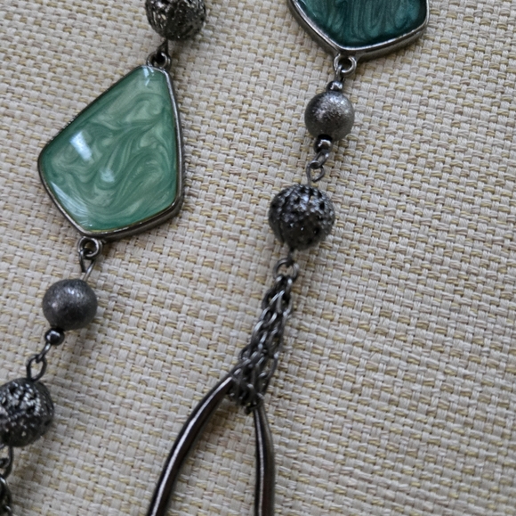 Necklace Green Stone in Silver tone Setting Chain Beads Long 38" - Picture 3 of 12